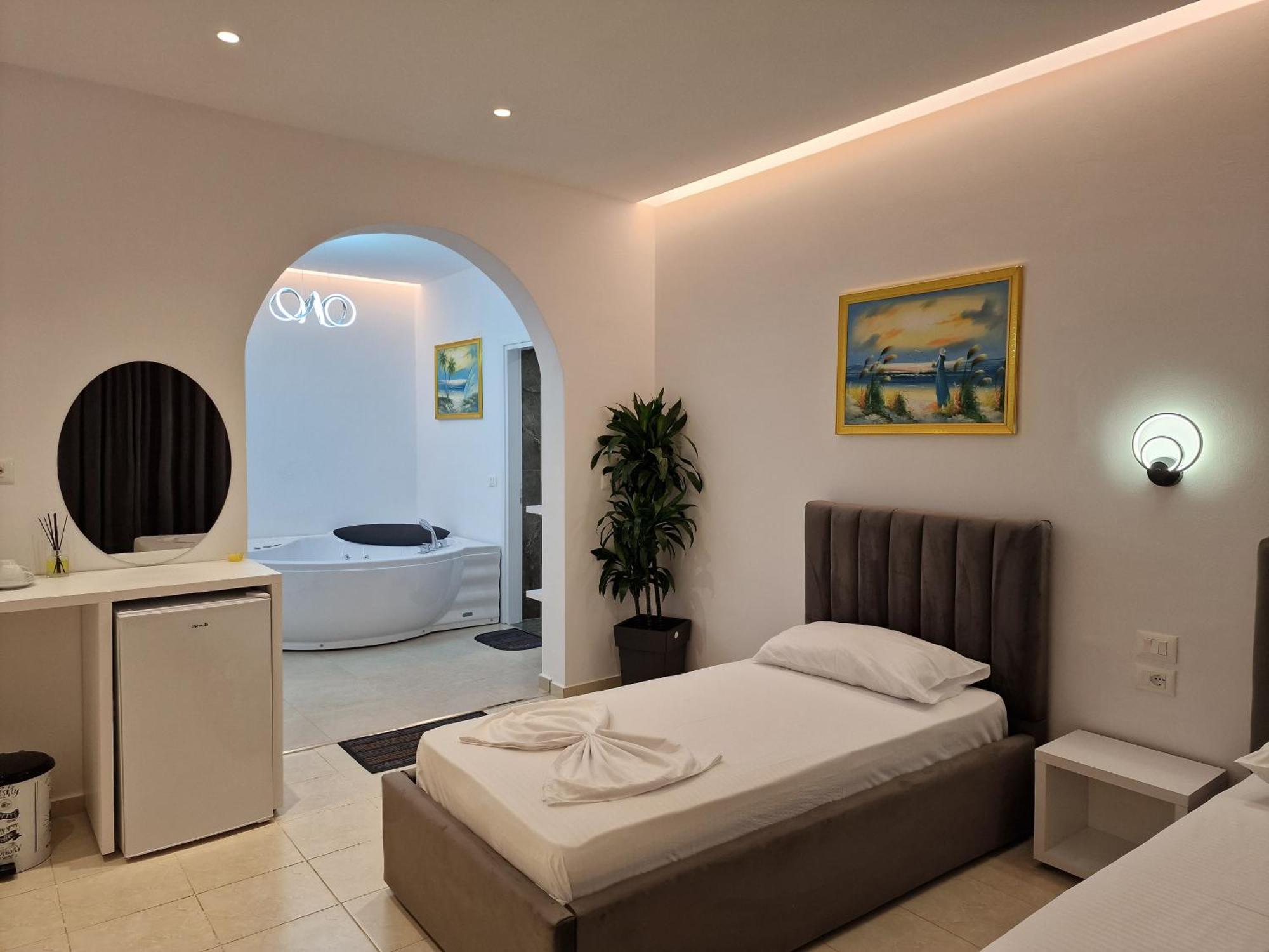 Fenix Hotel Ksamil Exterior photo